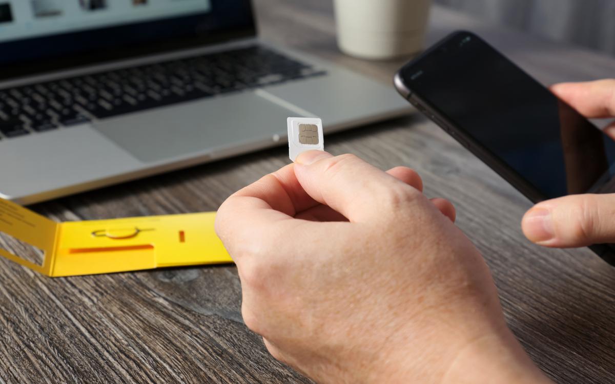 Different ways to stay connected while traveling abroad